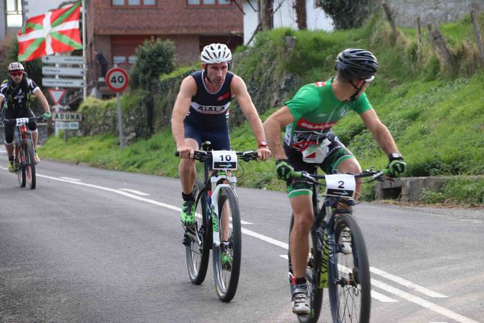 Alexander Ordeñana eta Zuriñ 49 1543079291129