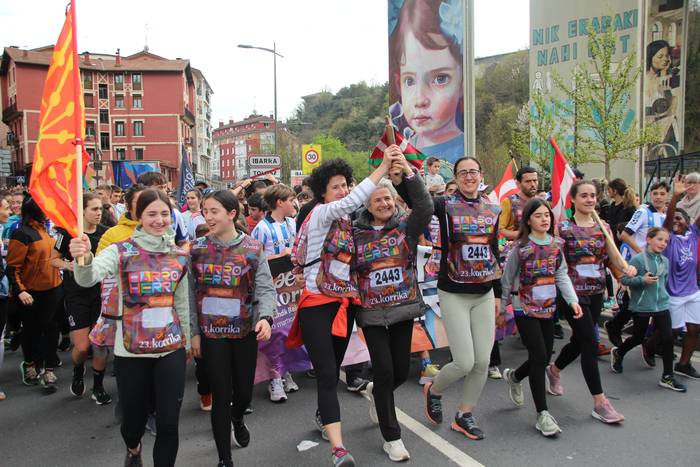 Korrikaren lekukoa, Atarikideen eskura