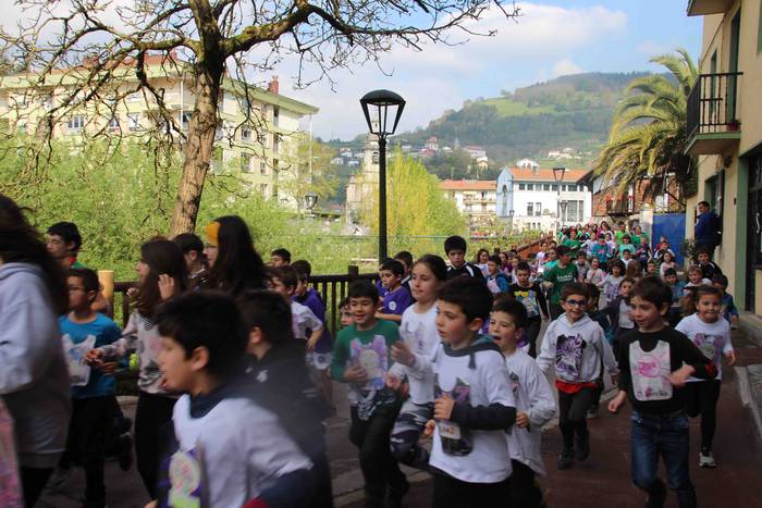 Txikienek eman diote hauspoa 3 1555155519053