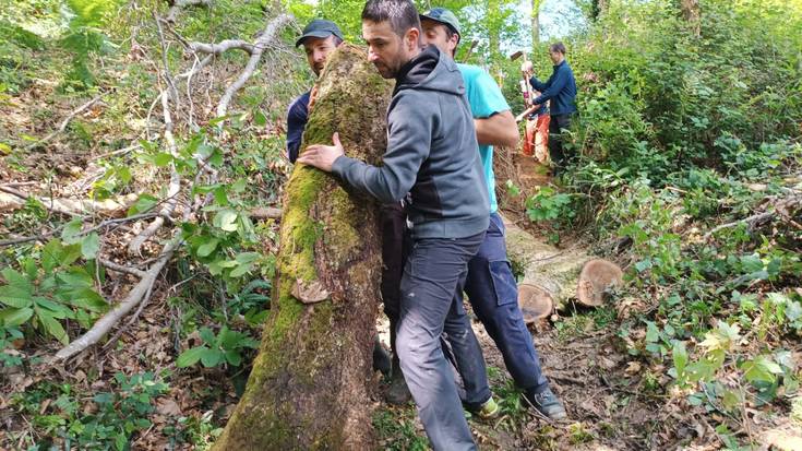 Auzolana egin dute ibilbideak egokitzeko