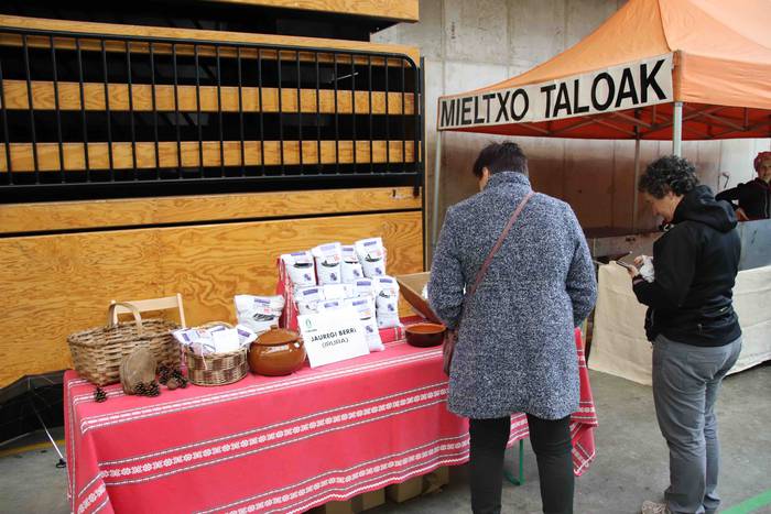 Artisautzak Irurako frontoia 2 1558273586149