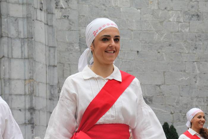 Santuek eta dantzariek poztu 42 1498312407389