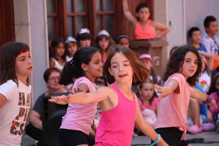 Tripa beteta, dantzan pasa d 63 1563205347601