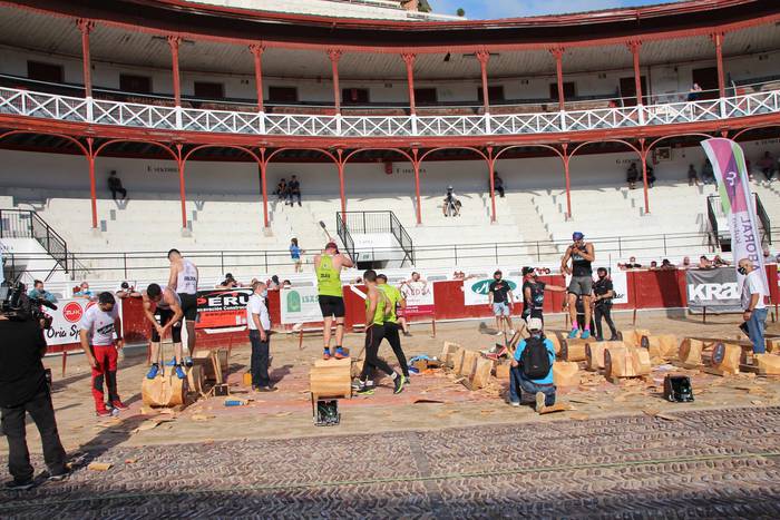 Izetatarrek jantzi dute txap 67 1624130535178