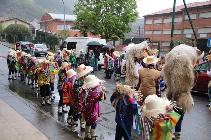 Bigarren sutarri eguna alegian 7 1461500772373