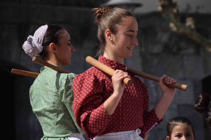 Oinkari dantza taldearen dan 17 1648304060835