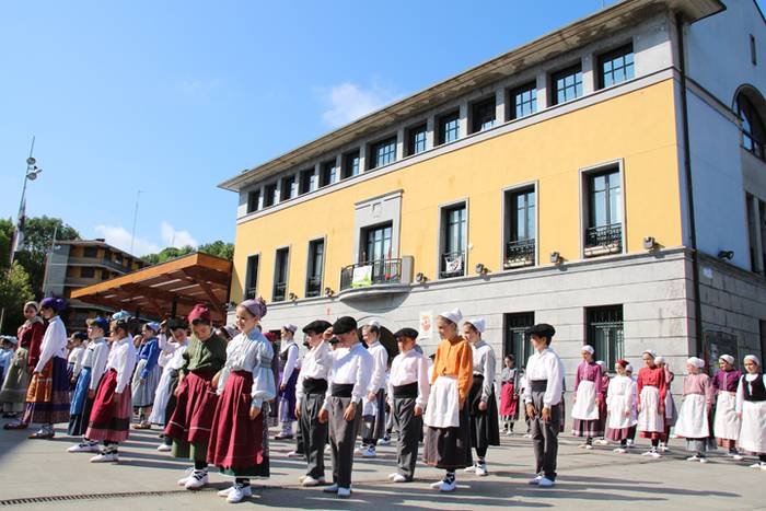 Dantzari Txiki eguna Ibarran 2016 12 1464428068330