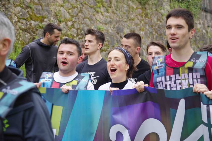 korrika, furgonetatik, Anoet 27 1649421137236