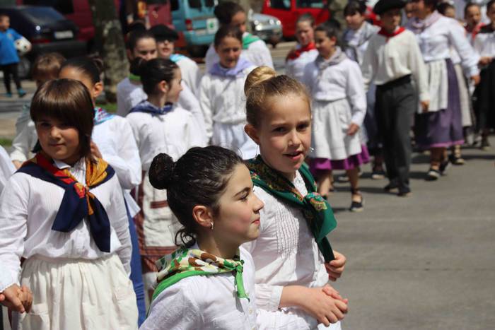 Dantzan ospatu dute Sutarrir 35 1557663372005