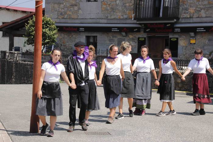 Zizurkilgo Andra Mariak. Oil 25 1660313805629