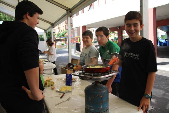 Haurrak beren dohaiak erakusten 5 1469532095148