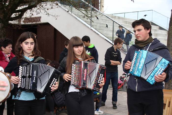 Azoka eguna Altzon 38 1481457430076