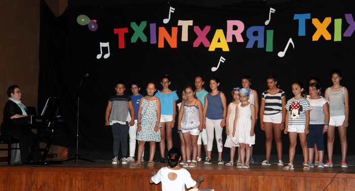 Txintxarriren bi abesbatzak lanean dira berriro