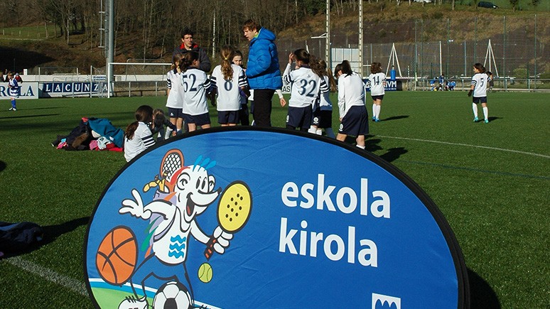 Eskola Kirolaren eredua defendatu dute Tolosako Udalak eta ikastetxeetako kirol koordinatzaileek