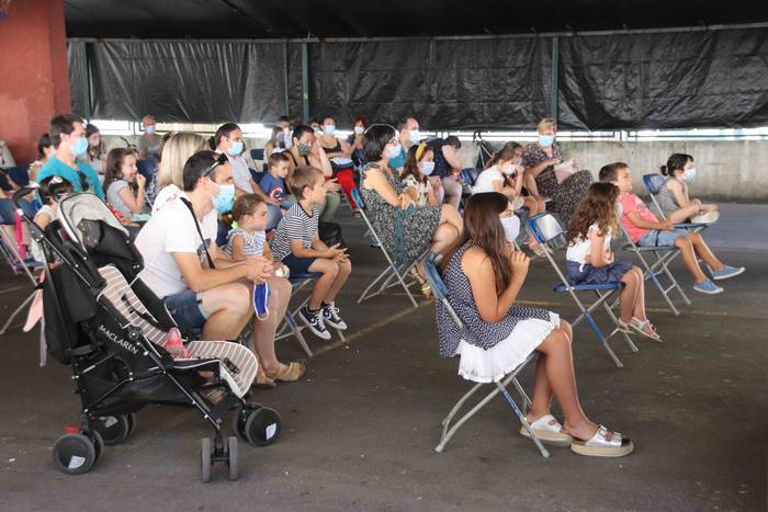 Kale antzerkia egin dute Vil 9 1595680094077