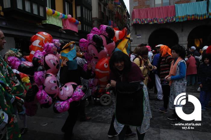 Pijamen iraultzak hartu du T 17 1488099951386