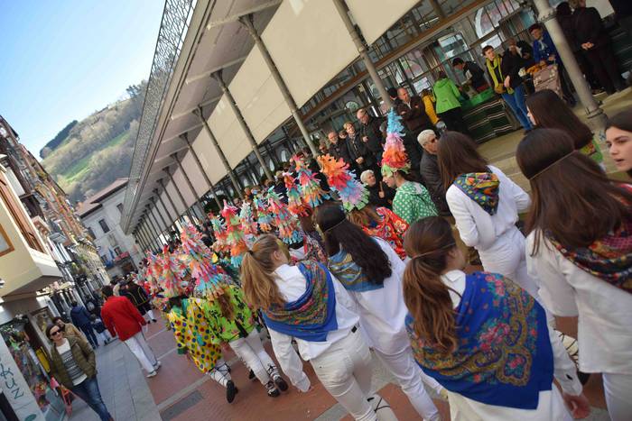 Dantzari txikiek Tolosako ka 3 1551531145830