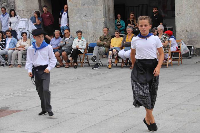 Dantzak, txistuak eta trikit 56 1565549101053