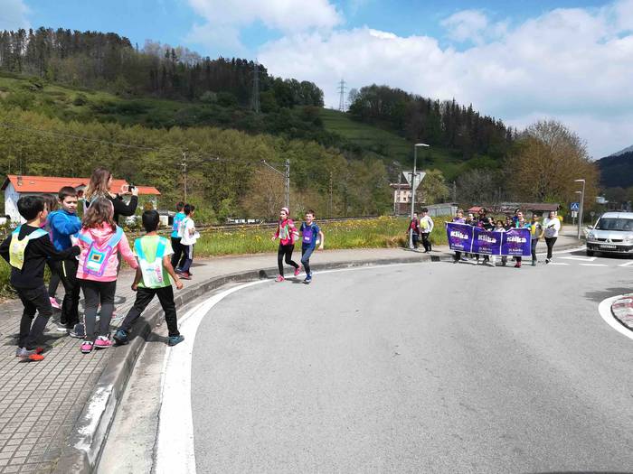 Korrika Txikia egin dute Ika 3 1555079773236