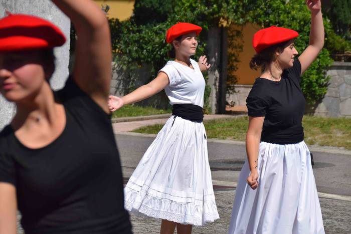 Orendain festak dantza emana 44 1534333251255