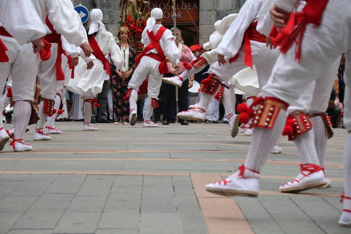 Santuek eta dantzariek poztu 126 1498312886584