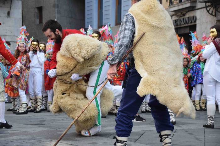 Dantzari txikiek Tolosako ka 12 1551531240134