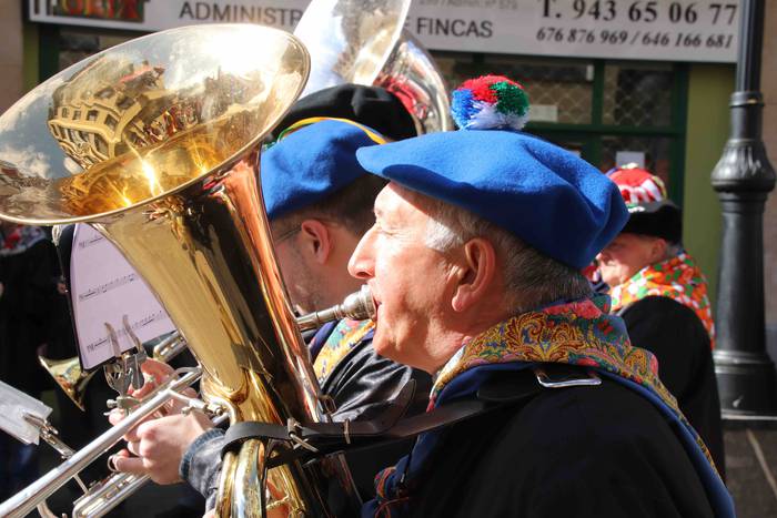 Ozen entzun dira txistularie 89 1551449310397