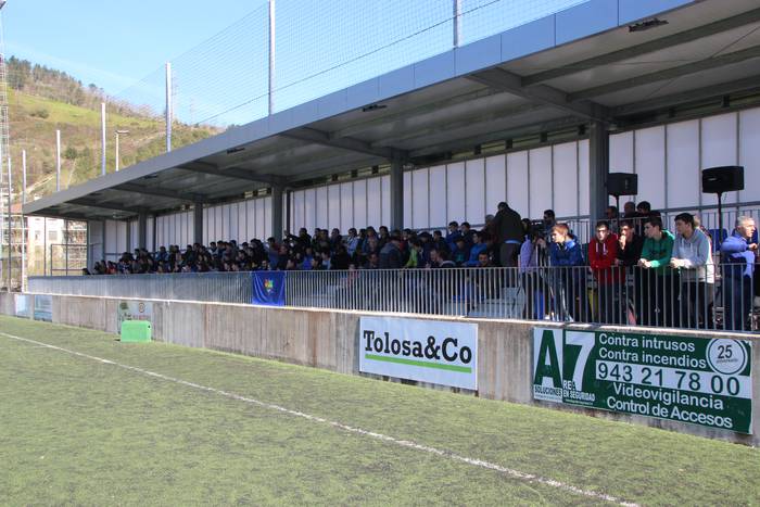 Usabalgo harmailak eta komun publikoa 9 1459597778721