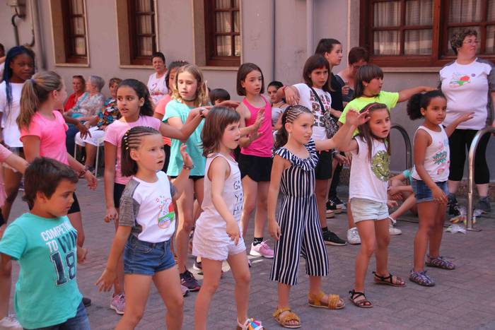 Tripa beteta, dantzan pasa d 85 1563205361595