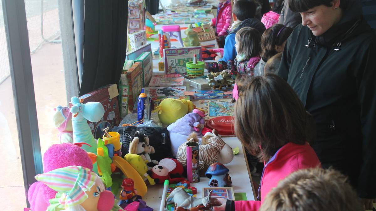 Berastegiko bigarren eskuko elkartasun azokarako materiala bilduko dute egunotan