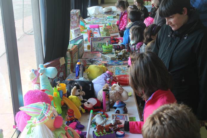 Berastegiko bigarren eskuko elkartasun azokarako materiala bilduko dute egunotan