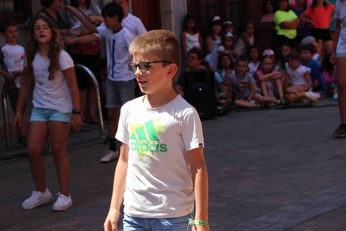 Tripa beteta, dantzan pasa d 69 1563205351130