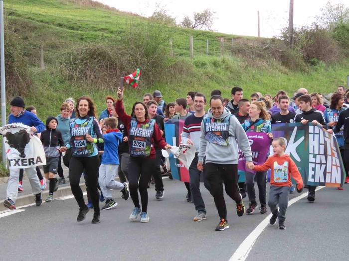 korrika, furgonetatik, Aizto 16 1649421632009