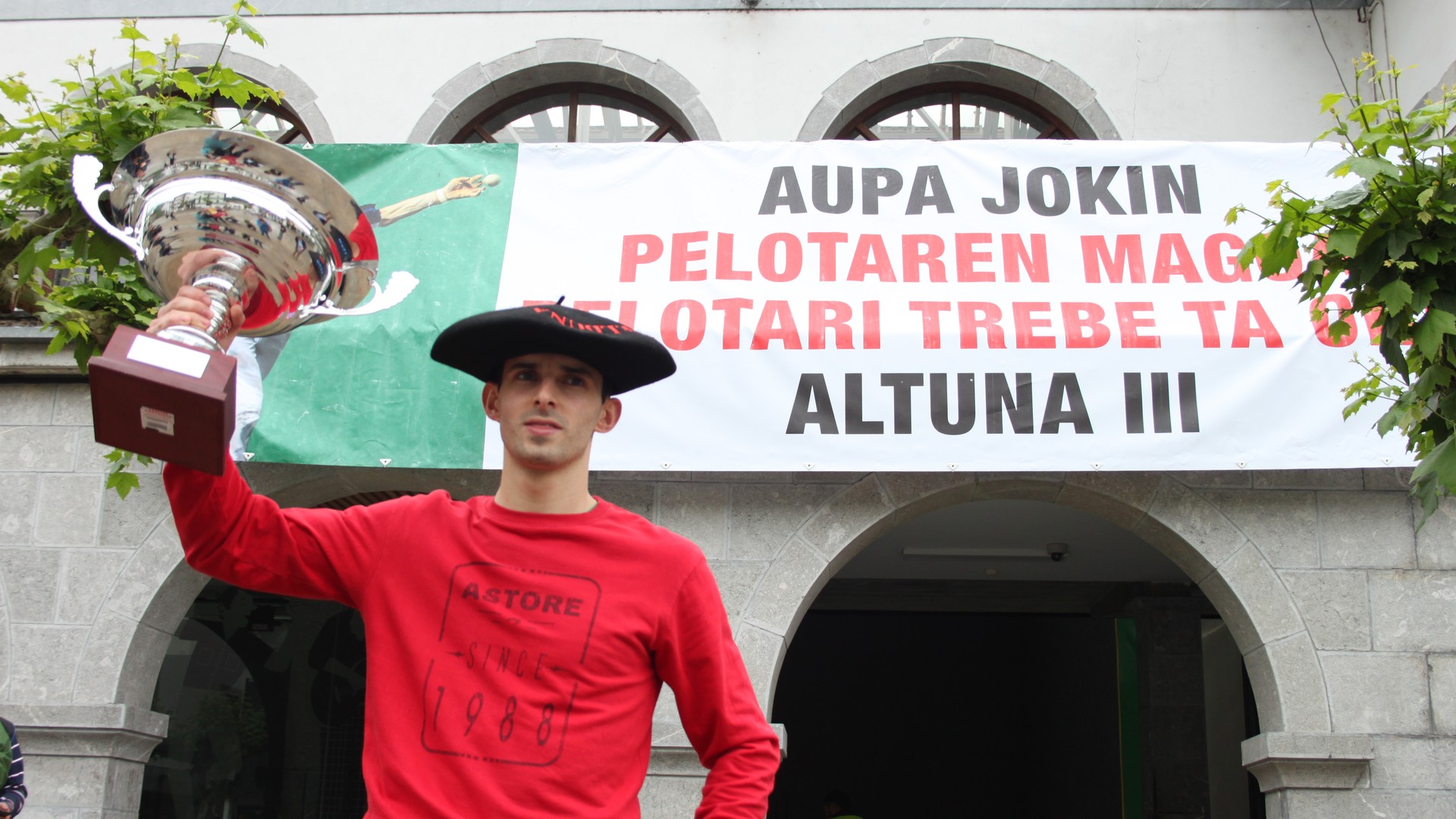 «Igandekoa igandean bukatu zen; oraindik ikasten segi nahi dut»