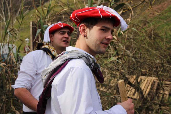 Ajerik gabe, makila eta lau  14 1551617799903