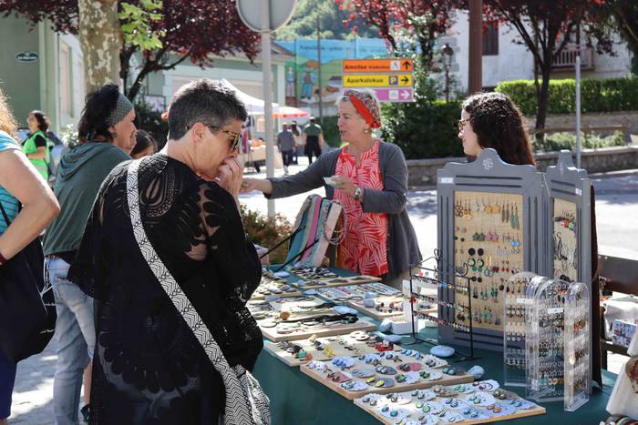 Artisau eta janari postuz be 1 1653821428216