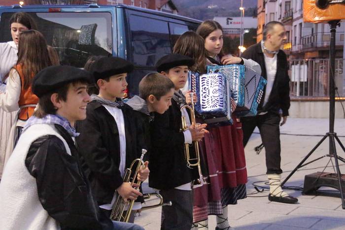 Olentzero eta Mari Domingi 2015 21 1450983296384