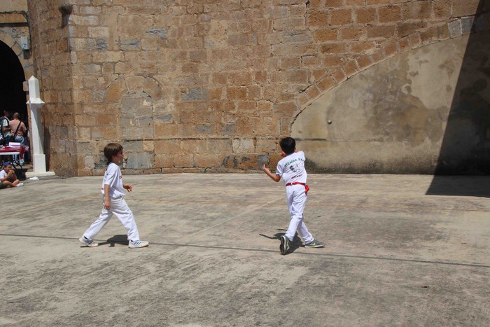 Emakumeak dantzari, lehenengo aldiz soka dantzan - 59