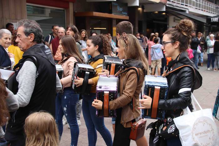 Hauspoa trikitiari 12 1570286774052