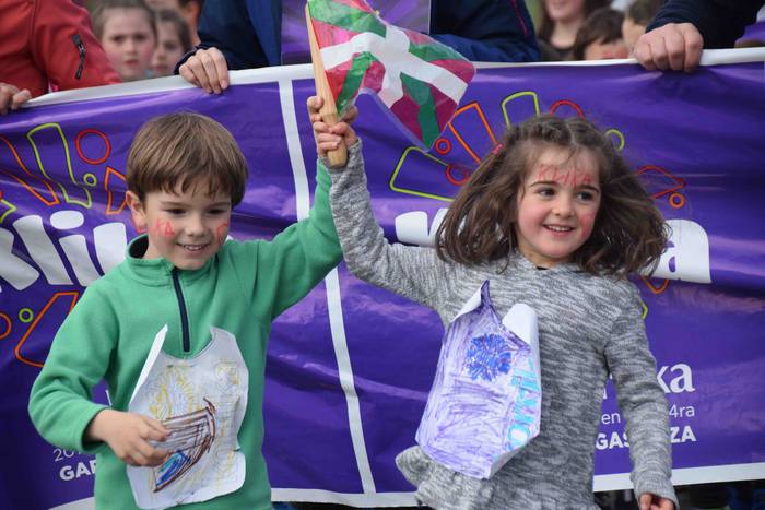 Eskuz esku ibili dute lekuko 21 1555085925137