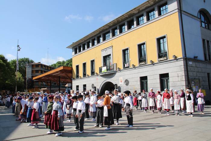 Dantzari Txiki eguna Ibarran 2016 11 1464428067944