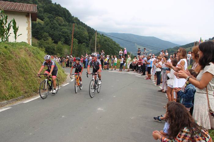 Maldan gora plazara heldu ar 34 1502801441060