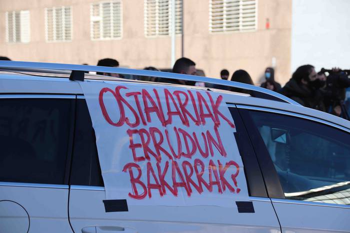 Auto-karabana egin dute osta 9 1610796586143