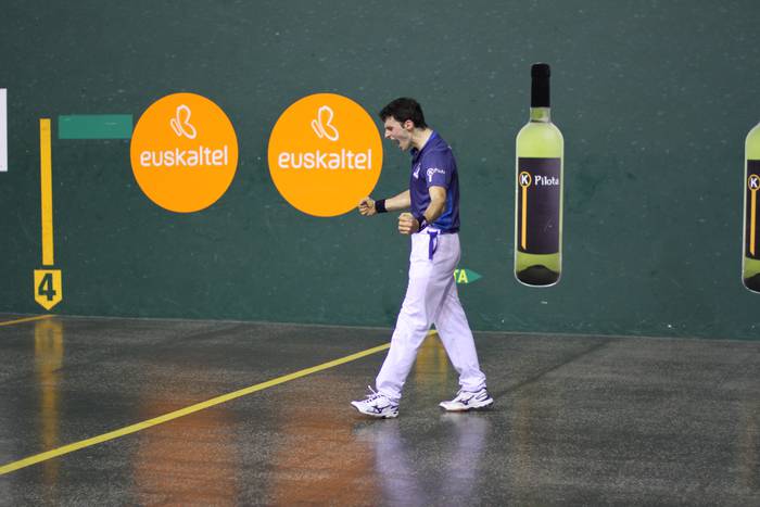 Irribarria eta Altuna III.a, Atanon 8 1477855641452