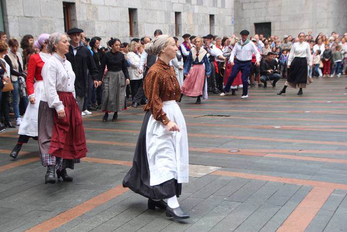 Udaberri Dantza Dezagun Tolo 103 1504963630558