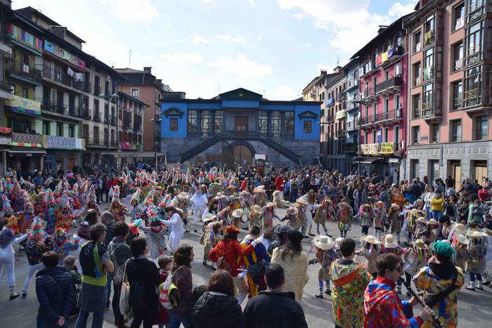 Dantzari txikiek Tolosako ka 28 1551531430757