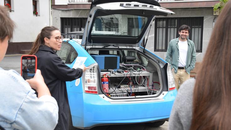 Amezketarrek probatu dute gidaririk gabeko autoa