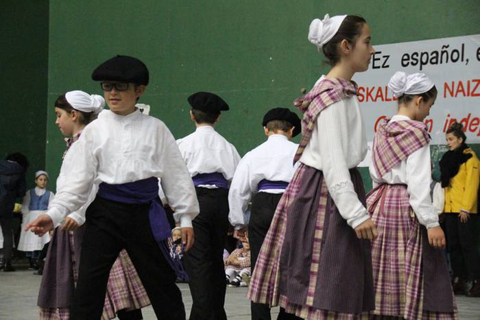 Dantzari txiki eguna anoetan 29 1463914949881