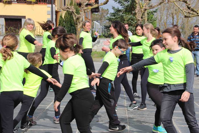 Emakumeek dantzan jarri dute 45 1552145626570