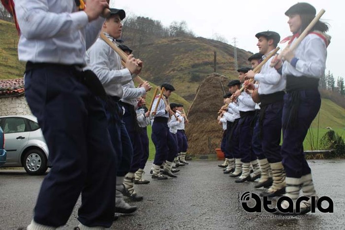 Talaiak tanten azpian ere dantzan - 17